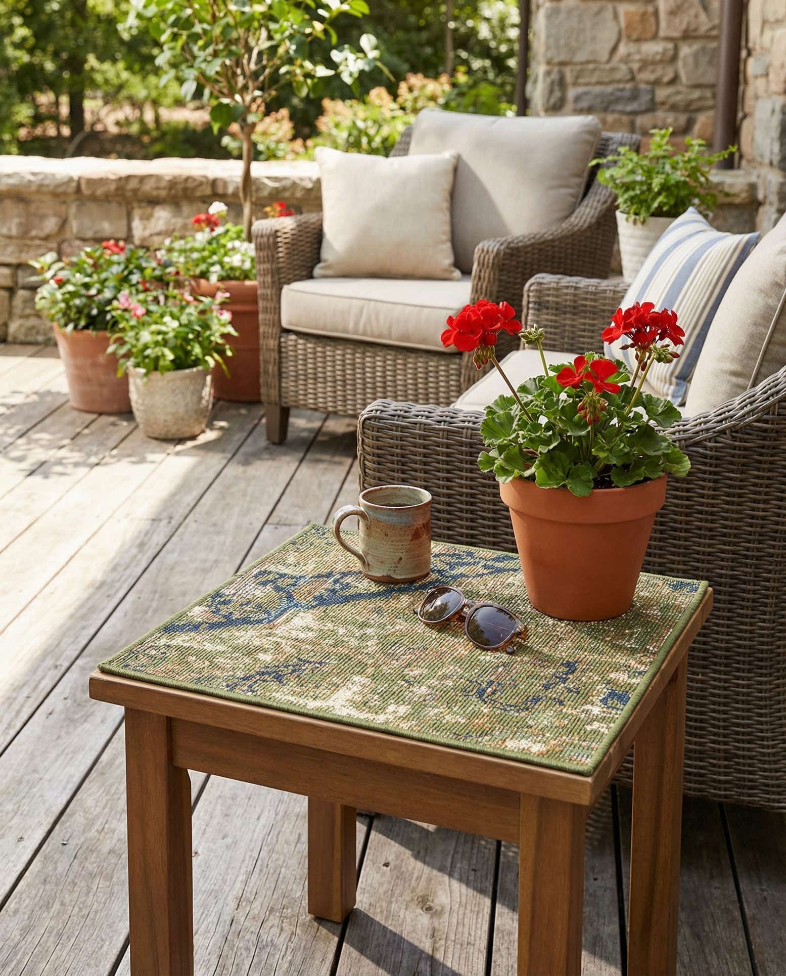 1' 4 x 1' 4 Easy-Clean Traditional Indoor / Outdoor Sample Rug