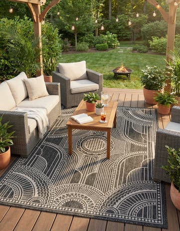 6' 1 x 9' Easy-Clean Traditional Indoor / Outdoor Rug