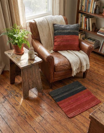 1' 6 x 1' 7 Hand Woven Pillow Wool Square Rug
