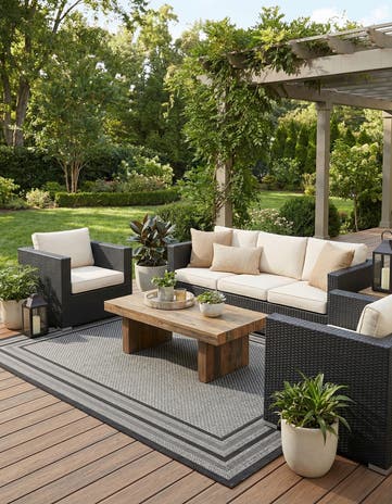 6' x 9' Easy-Clean Border Indoor / Outdoor Rug