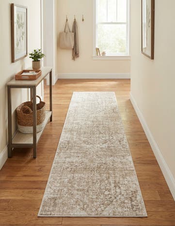 2' 7 x 10' Eliza Runner Rug