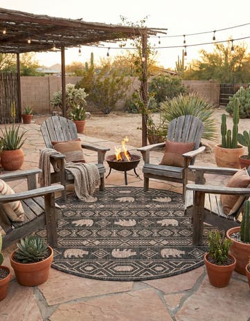 7' 10 x 7' 10 Easy-Clean Southwestern Indoor / Outdoor Round Rug