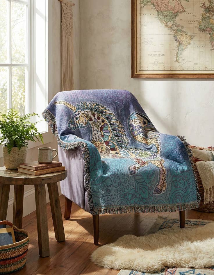 Detail image of 4' 6 x 6' Unicorn Joopy Throw Blanket