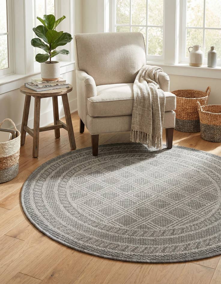 Detail image of  3' 3 x 3' 3  Washable Lattice Indoor / Outdoor Round Rug