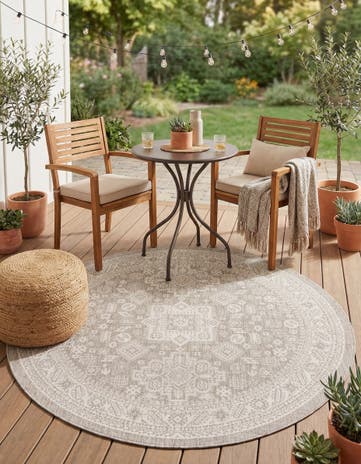 7' 10 x 7' 10 Easy-Clean Aztec Indoor / Outdoor Round Rug