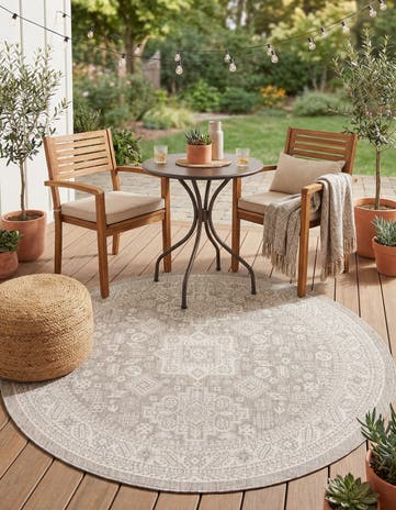 7' 10 x 7' 10 Easy-Clean Aztec Indoor / Outdoor Round Rug