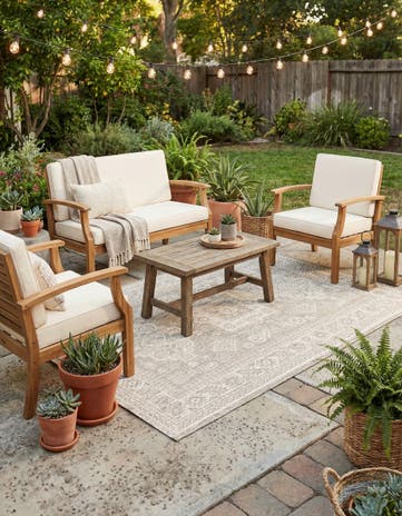 Light Gray Easy-Clean Aztec Indoor / Outdoor Rug