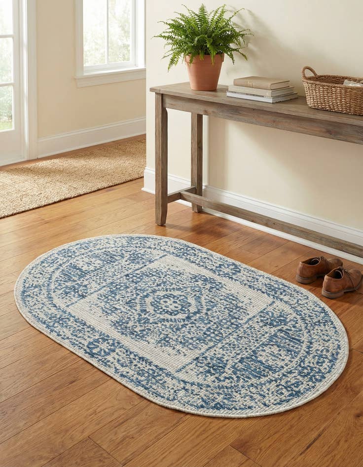 Detail image of 3' x 5' 3  Washable Traditional Indoor / Outdoor Oval Rug