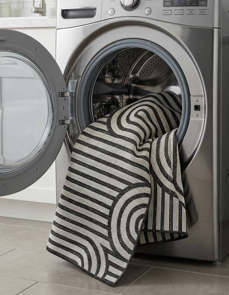 Detail image of 7' x 10'  Washable Modern Indoor / Outdoor Rug