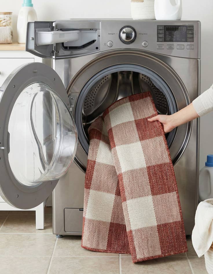 Detail image of  2' x 3'  Washable Checkered Indoor / Outdoor Rug