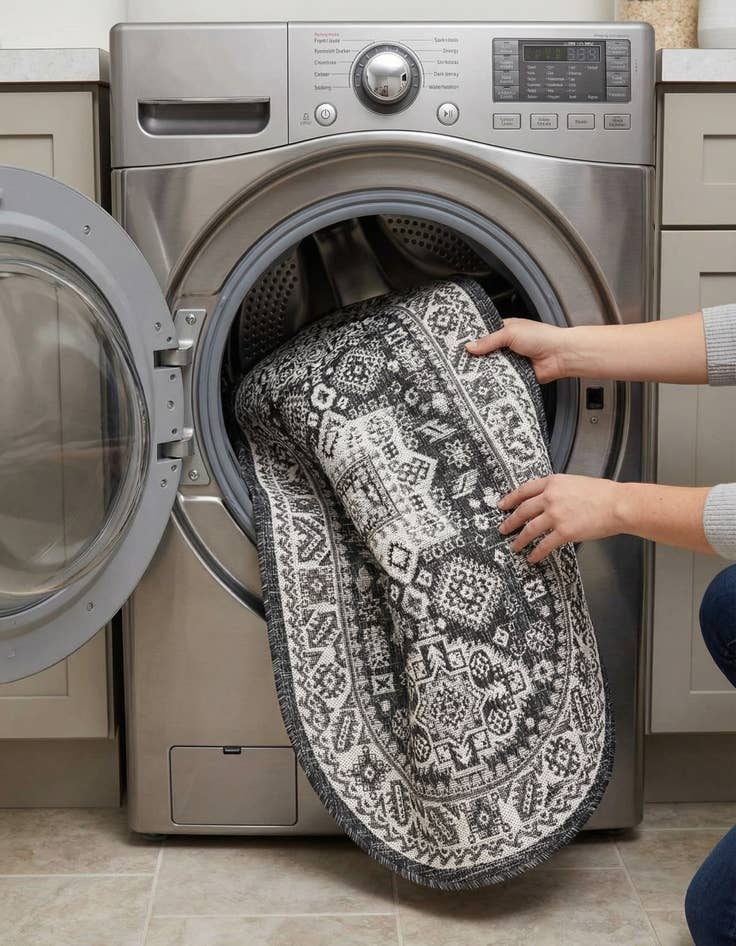 Detail image of 3' x 5' 3  Washable Aztec Indoor / Outdoor Oval Rug