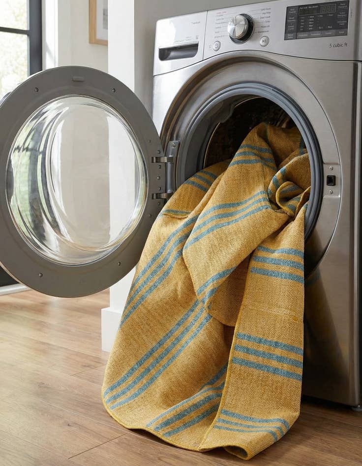 Detail image of 6' 7 x 6' 7  Washable Jill Zarin Anguilla Indoor / Outdoor Round Rug