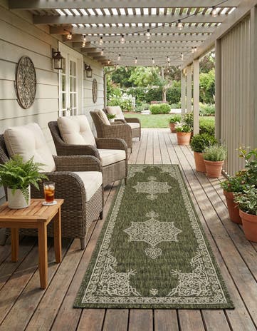 2' 7 x 10' Easy-Clean Traditional Indoor / Outdoor Runner Rug