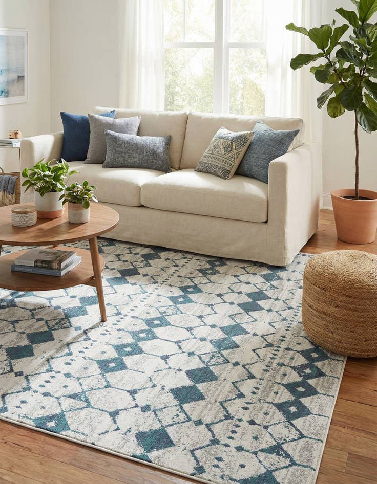 Detail image of 9' x 12' Easy-Clean Trellis Indoor / Outdoor Rug