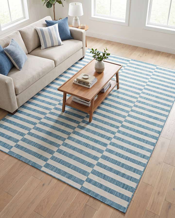7' x 10' Easy-Clean Ribbon Indoor / Outdoor Rug