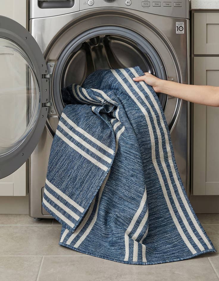 Detail image of 5' 3 x 8'  Washable Jill Zarin Anguilla Indoor / Outdoor Rug