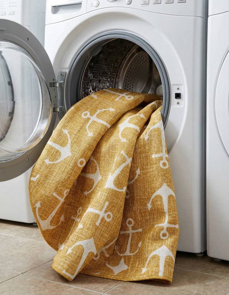 Detail image of 7' 10 x 7' 10  Washable Coastal Indoor / Outdoor Round Rug