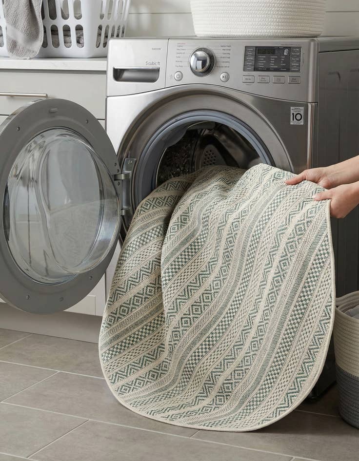 Detail image of 4' x 4'  Washable Striped Indoor / Outdoor Round Rug