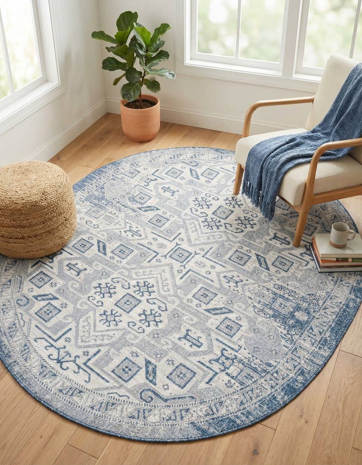 Detail image of 7' 10 x 10'  Washable Aztec Indoor / Outdoor Oval Rug