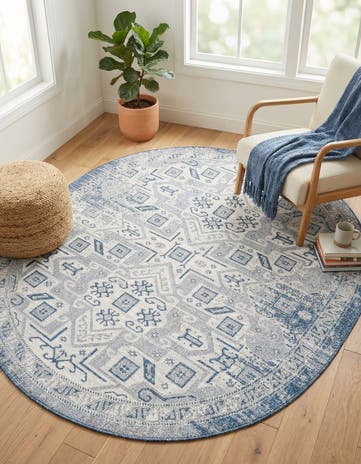 7' 10 x 10' Easy-Clean Aztec Indoor / Outdoor Oval Rug
