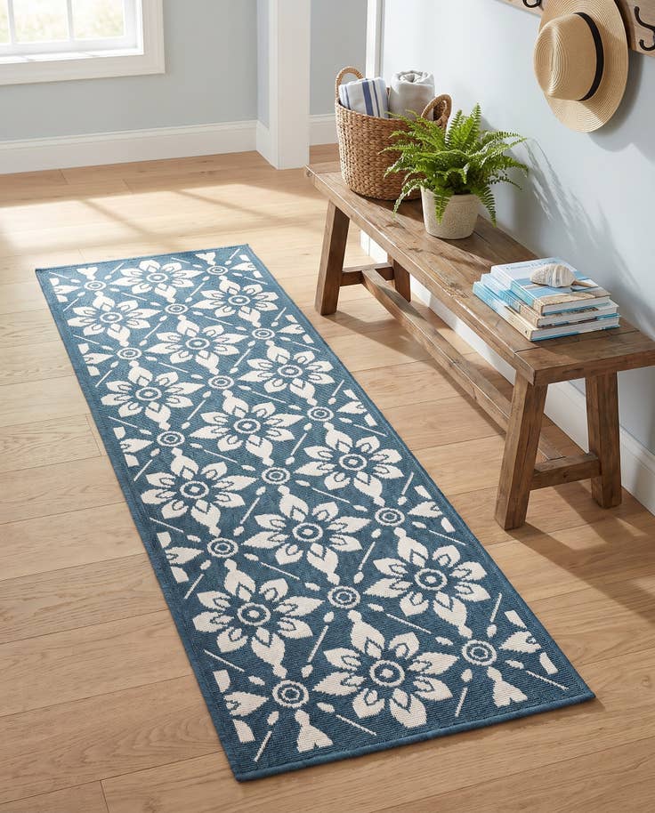 Detail image of 2' x 6' Easy-Clean Trellis Indoor / Outdoor Runner Rug