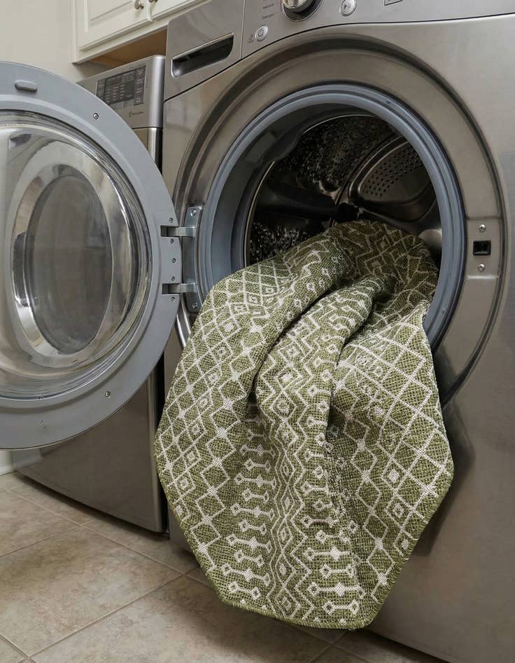 Detail image of 5' 3 x 5' 3  Washable Trellis Indoor / Outdoor Octagon Rug