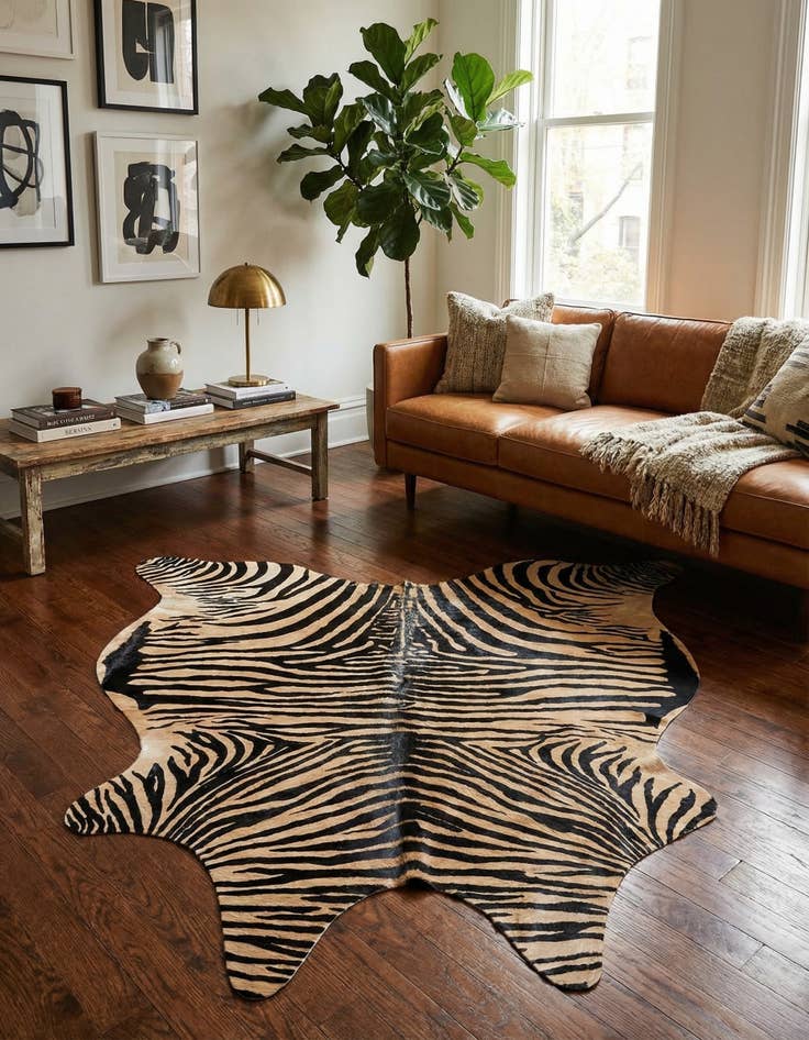 Detail image of 6' 4 x 6' 5 Cowhide Leather Freeform Rug
