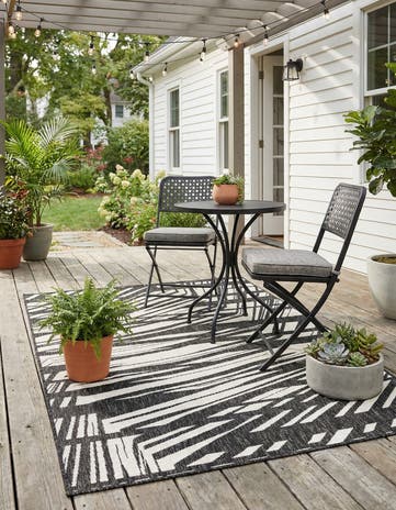 4' x 6' Easy-Clean Modern Indoor / Outdoor Rug