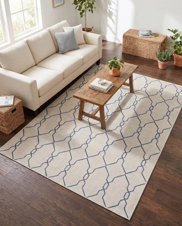Detail image of 6' x 9' Easy-Clean Lattice Indoor / Outdoor Rug