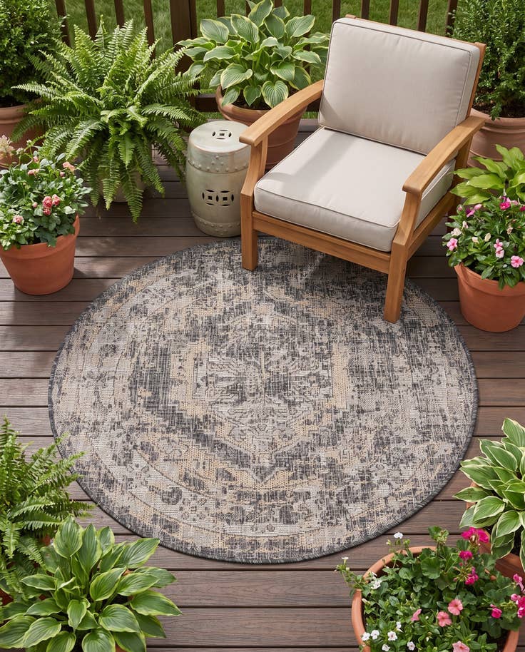 Detail image of 4' x 4' Easy-Clean Traditional Indoor / Outdoor Round Rug