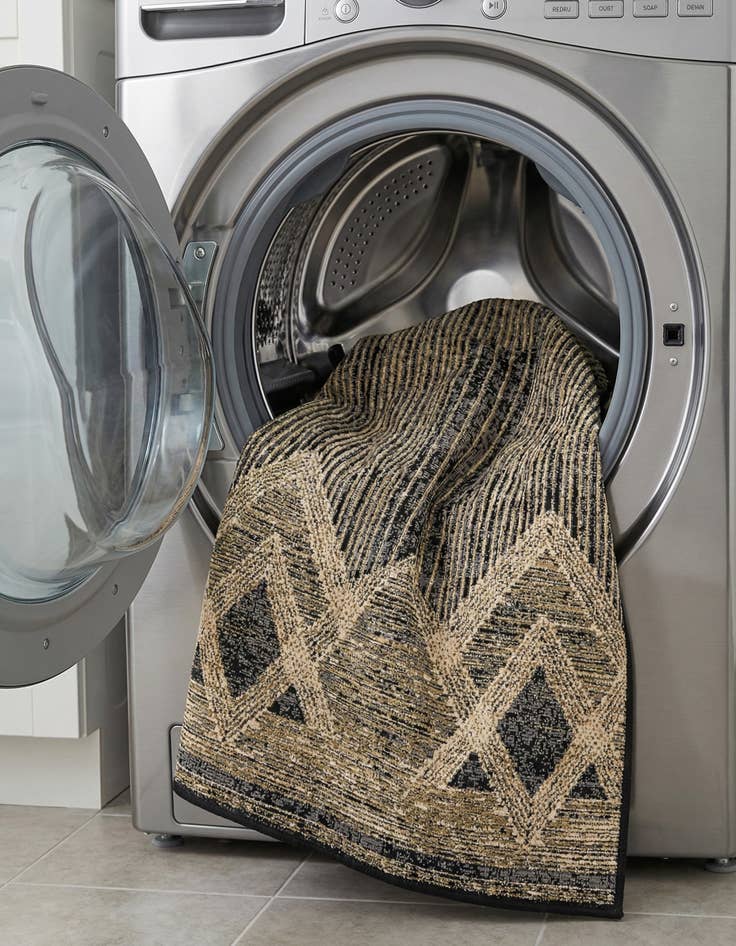 Detail image of 5' x 7'  Washable Modern Indoor / Outdoor Rug