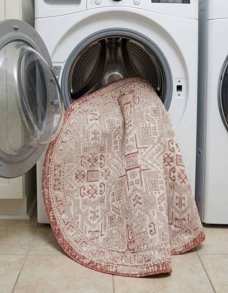 Detail image of 4' x 4'  Washable Aztec Indoor / Outdoor Round Rug