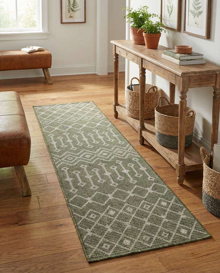 2' x 5' Easy-Clean Lattice Indoor / Outdoor Runner Rug