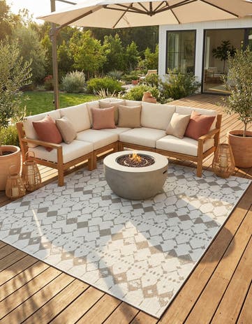7' 10 x 7' 10 Easy-Clean Lattice Indoor / Outdoor Square Rug