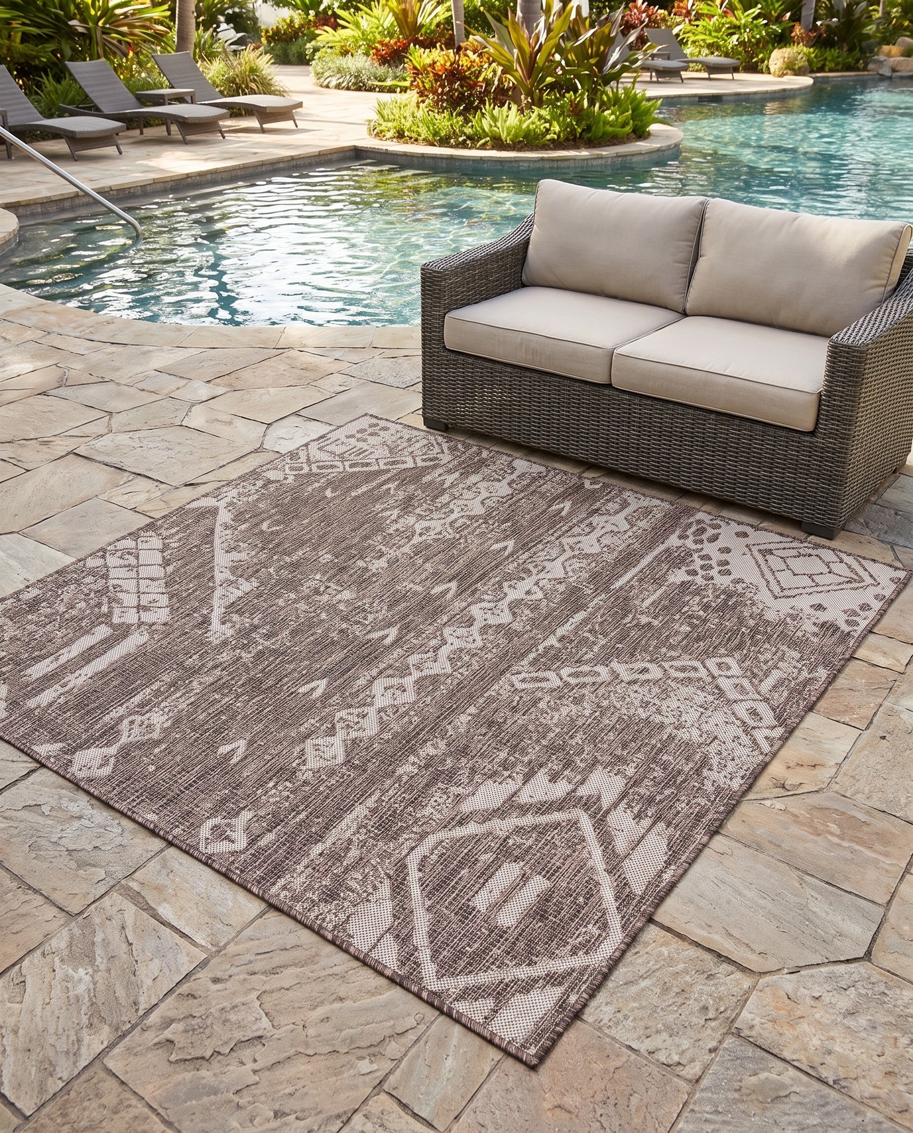 5' 3 x 5' 3 Easy-Clean Bohemian Indoor / Outdoor Square Rug