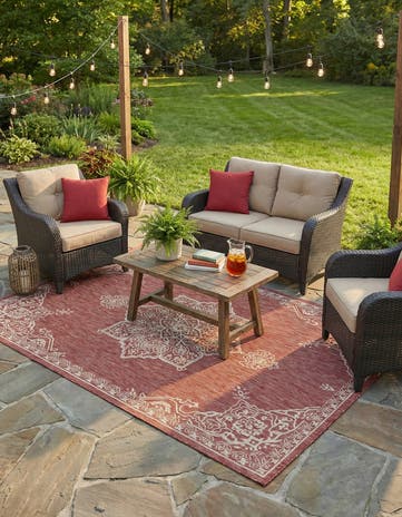 6' x 9' Easy-Clean Traditional Indoor / Outdoor Rug
