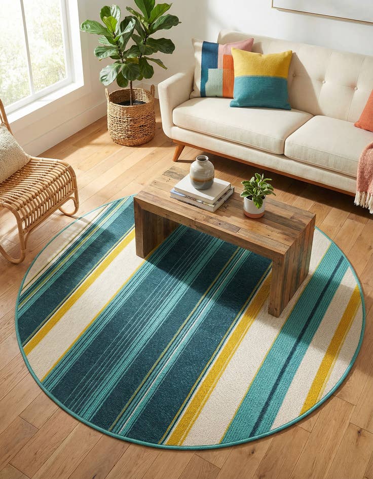 Detail image of 5' x 5'  Washable Border Indoor / Outdoor Round Rug