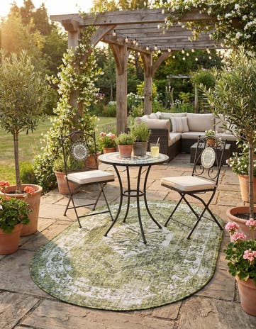 Green Easy-Clean Traditional Indoor / Outdoor Oval Rug