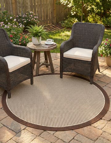 5' x 5' Easy-Clean Border Indoor / Outdoor Round Rug