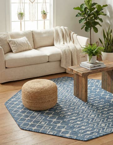 5' 3 x 5' 3 Easy-Clean Lattice Indoor / Outdoor Octagon Rug
