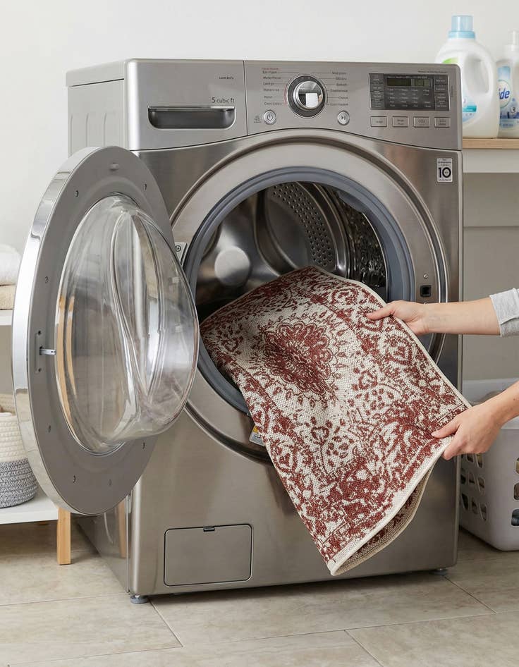 Detail image of  2' x 3'  Washable Traditional Indoor / Outdoor Rug