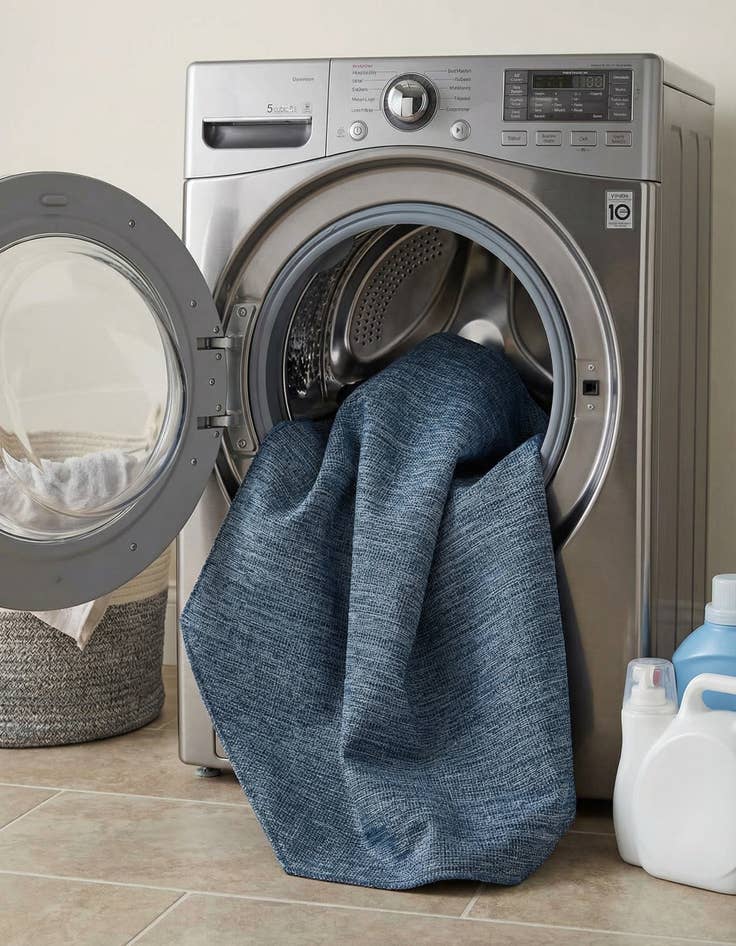 Detail image of 7' 10 x 7' 10  Washable Solid Indoor / Outdoor Octagon Rug