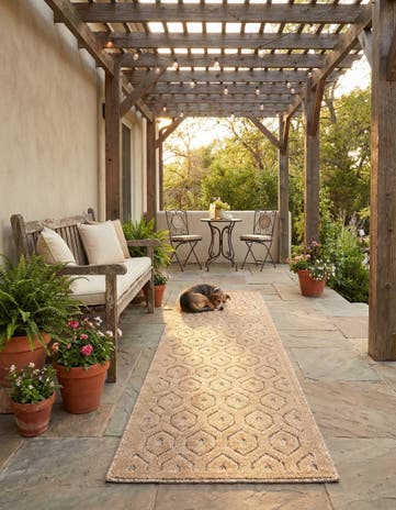 2' x 8' Easy-Clean Trellis Textured Indoor / Outdoor Runner Rug