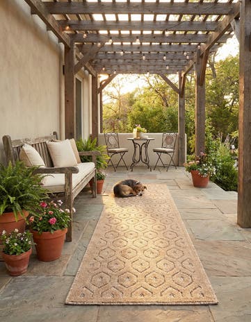 2' x 8' Easy-Clean Trellis Textured Indoor / Outdoor Runner Rug