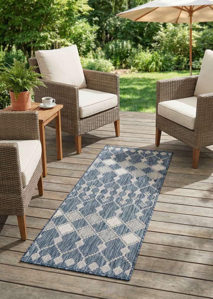 1' 10 x 4' 6 Easy-Clean Lattice Indoor / Outdoor Runner Rug