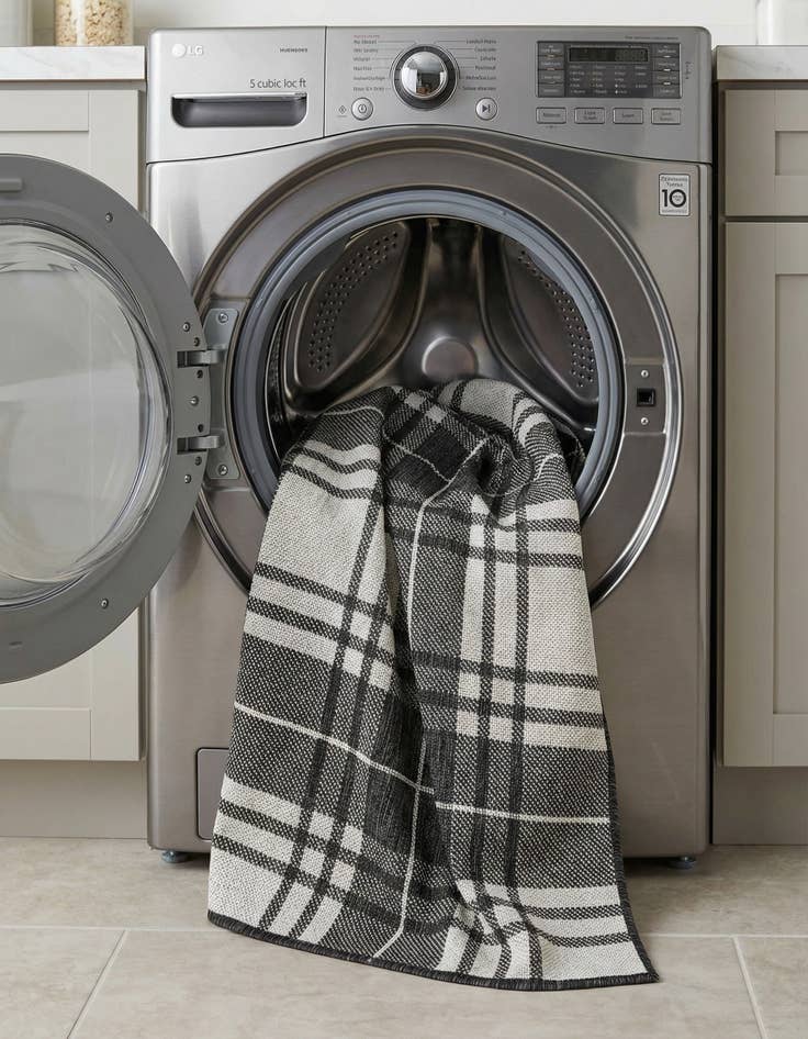 Detail image of 2' x 5' 3  Washable Checkered Indoor / Outdoor Runner Rug