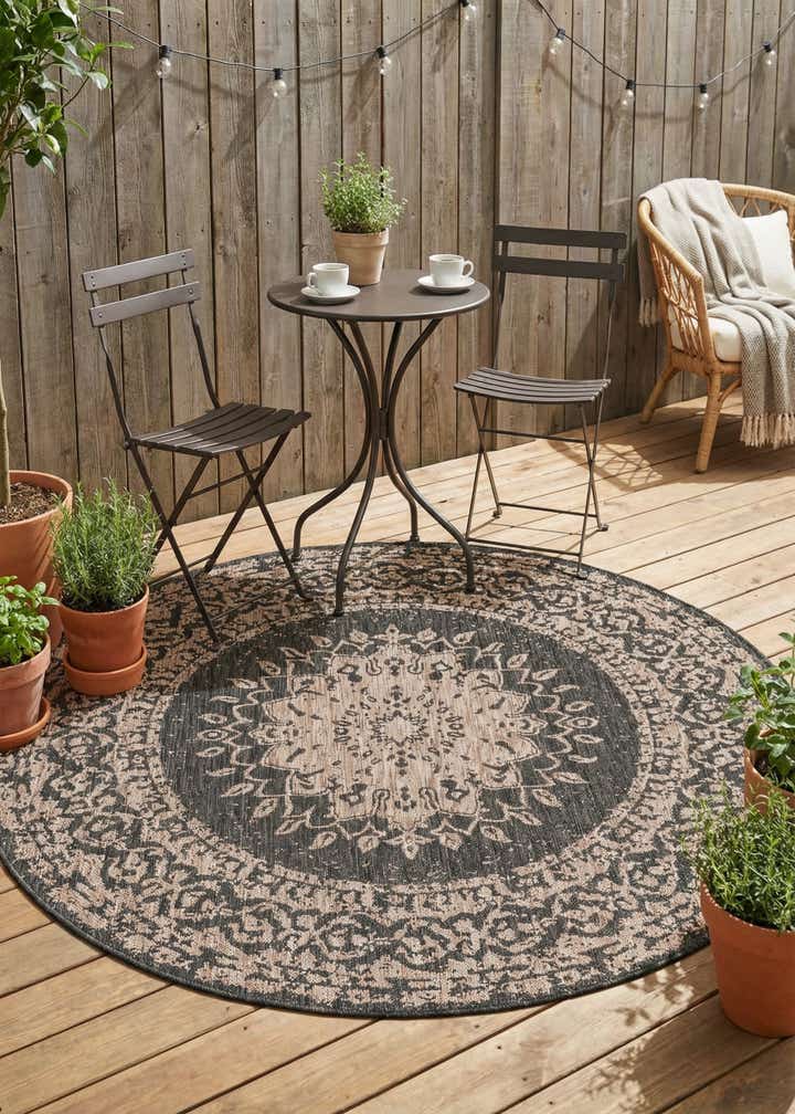 6' x 6' Easy-Clean Traditional Indoor / Outdoor Round Rug