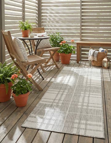 2' x 5' 3 Easy-Clean Checkered Indoor / Outdoor Runner Rug