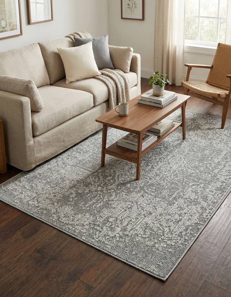 Detail image of  4' 1 x 6' 1  Washable Traditional Indoor / Outdoor Rug