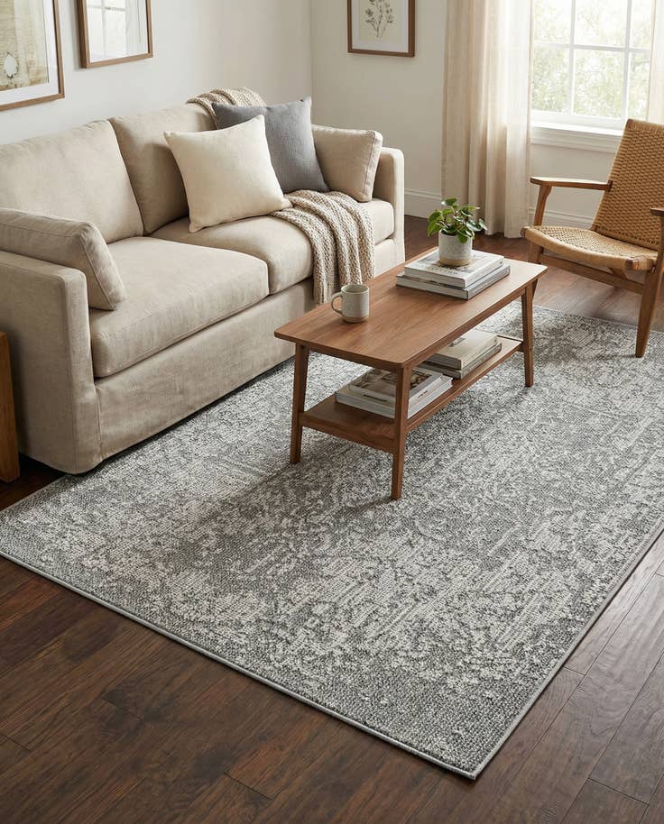Detail image of 4' 1 x 6' 1 Easy-Clean Traditional Indoor / Outdoor Rug